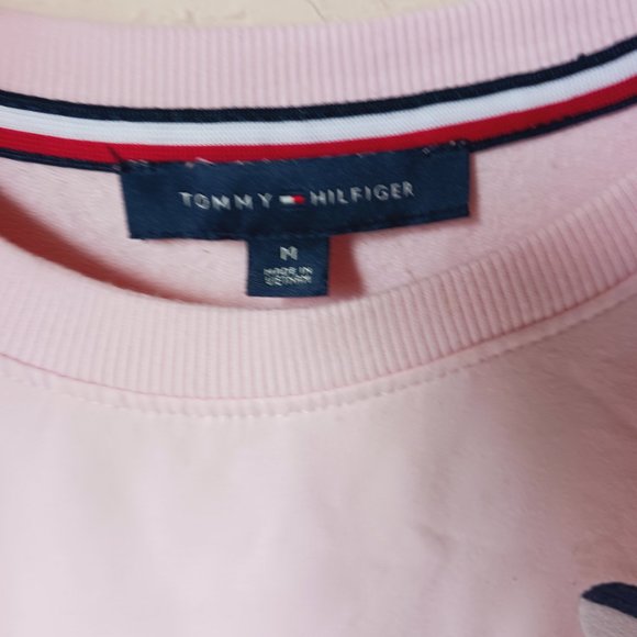 Soft pink Tommy Hilfiger sweatshirt. - Picture 3 of 5